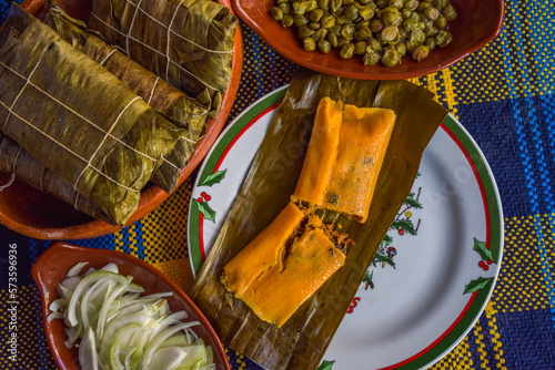 Fotografi Up view of an hallaca and ingredients