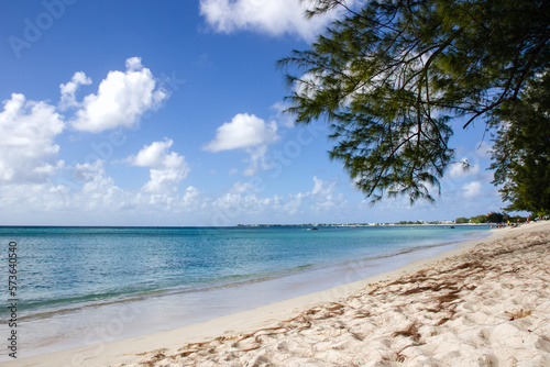 Fototapeta Naklejka Na Ścianę i Meble -  Seven mile beach, Cayman Islands
