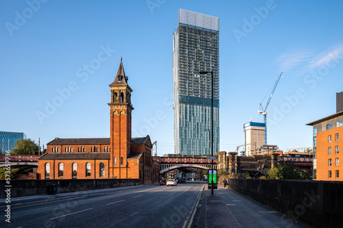 Fotobehang Panoramic view of Castle field Congregational Chapel with Beetham tower in backg