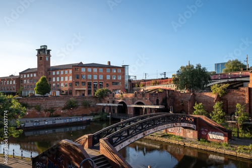 Fotografiet Narrowboat moored on Bridgewater Canal in Deansgate against a blue skyline from