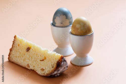 Obraz na płótnie Easter still life, a slice of Easter cake and eggs dyed with natural dyes. w salonie
