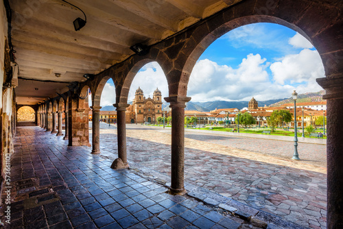 Fotografia, Obraz Main square of Cusco Old town from the traditional archways, Peru