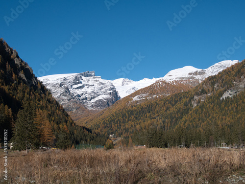 Tour in the Ayas valley in autumn. Alps, Italy. © Donka Vasileva
