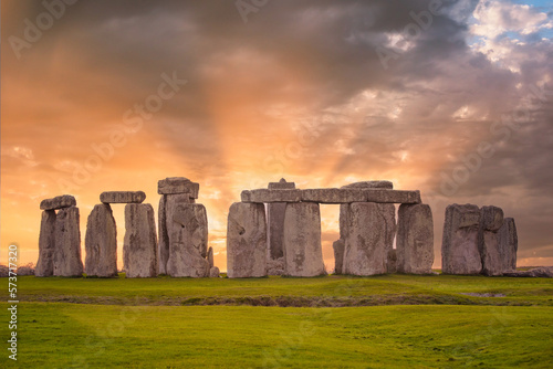 Fototapeta Naklejka Na Ścianę i Meble -  Amazing sunset at Stonehenge in England with dramatic sky and sun rays