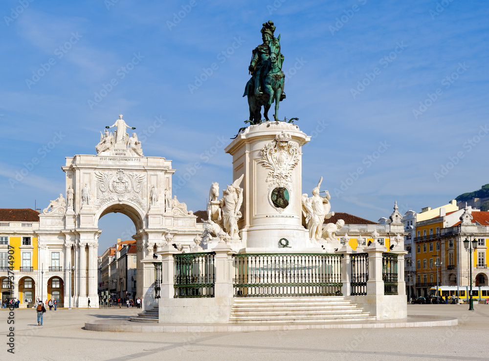 Triumphal arch at Rua Augusta and bronze statue of King Jose I at Commerce square in Lisbon, Portugal. After the great 1775 Lisbon earthquake earthquake the square was completely remodelled.