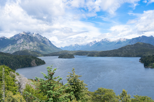 Paisaje de Bariloche desde el mirador del Cerro Campanario, Bariloche Río Negro Argentina. © jesuschurion57