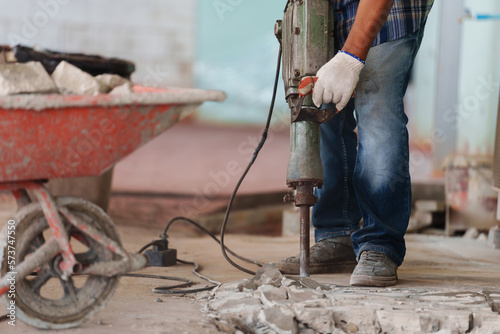Bilde på lerret labor using a jackhammer to break up concrete floor