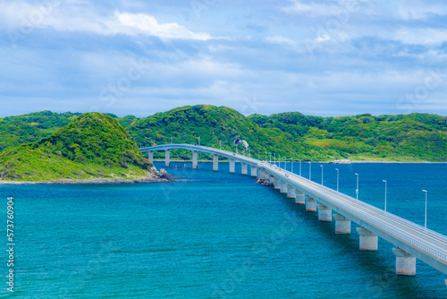 Wallpaper Mural コバルトブルーの美しい海に伸びる角島大橋 Torontodigital.ca