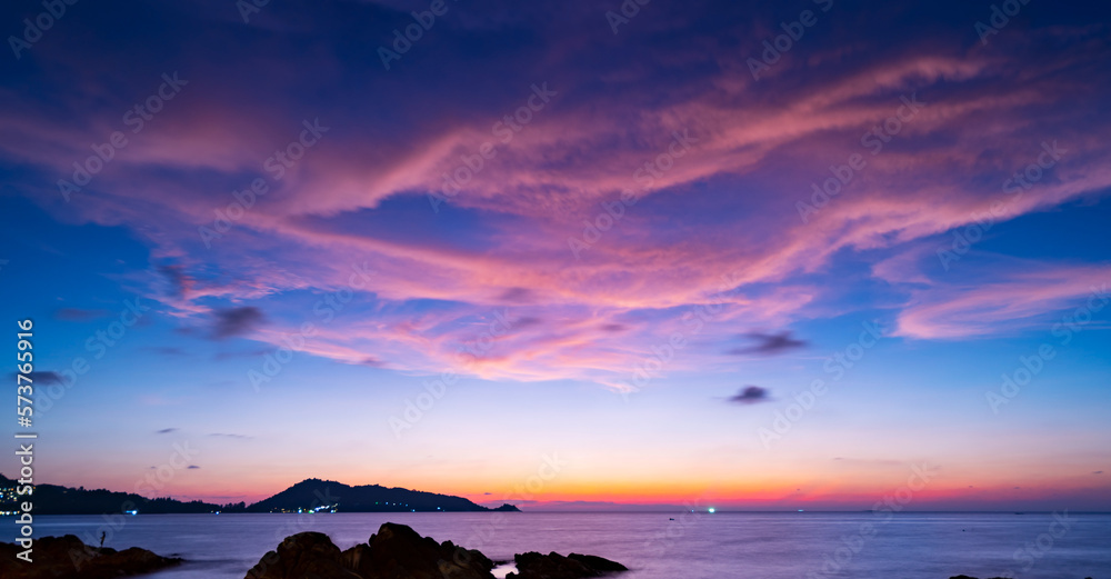 Fototapeta premium Beautiful nature Majestic sunrise or sunset sky landscape,Amazing light of nature cloud sky and blurred cloud,Colorful color nature sky sunset or sunrise cloud over sea amazing background