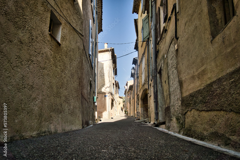 Obraz premium Aups town (Gorges du Verdon) in the Provence-Alpes-Côte d'Azur region, France