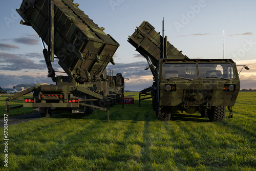 Obraz na płótnie surface-to-air missile system on a mobile vehicle platform. w salonie