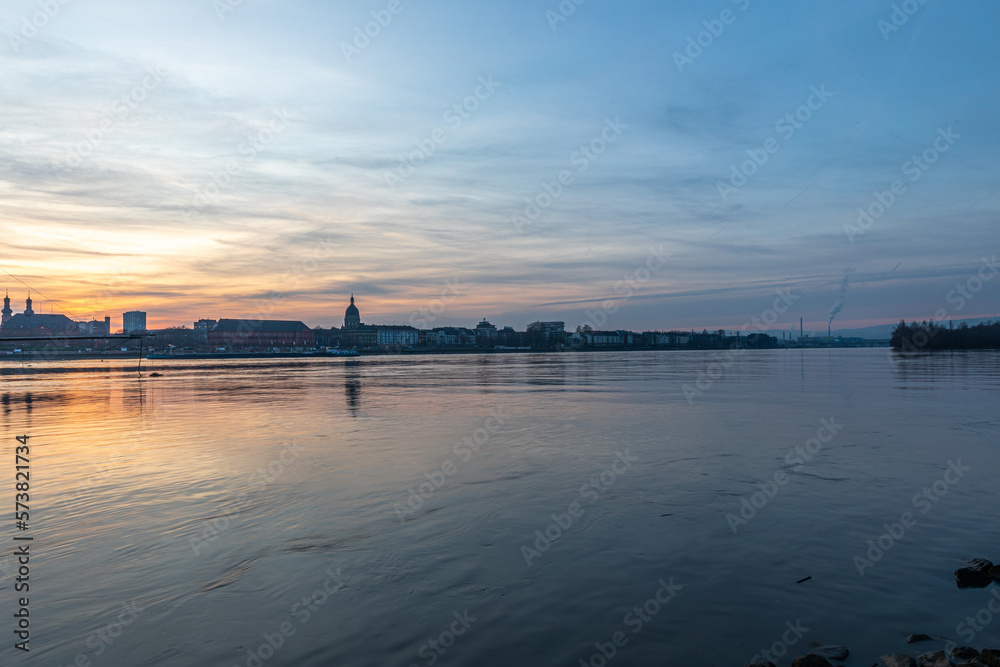 Sonnenuntergang in Mainz am Rhein