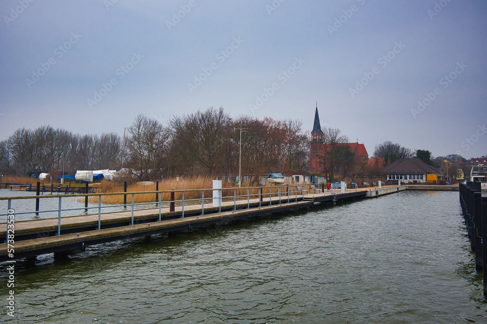 Blick auf den Boddenhafen, Hafen Wustrow auf dem Darß, Ostsee Strand, Wustrow, Mecklenburg Vorpommern, Deutschland
