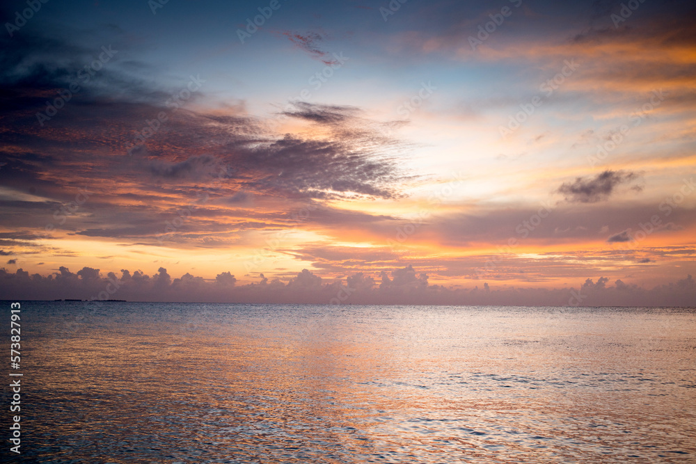 Fototapeta premium amazing sunset on the sea tropical beach