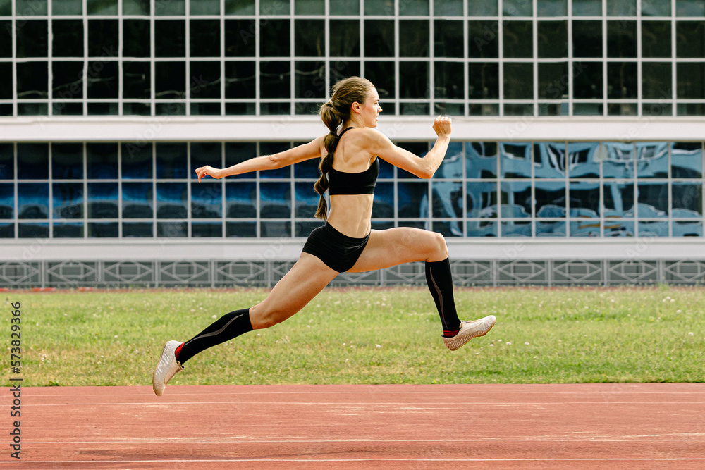 Obraz premium women athlete triple jump on athletics