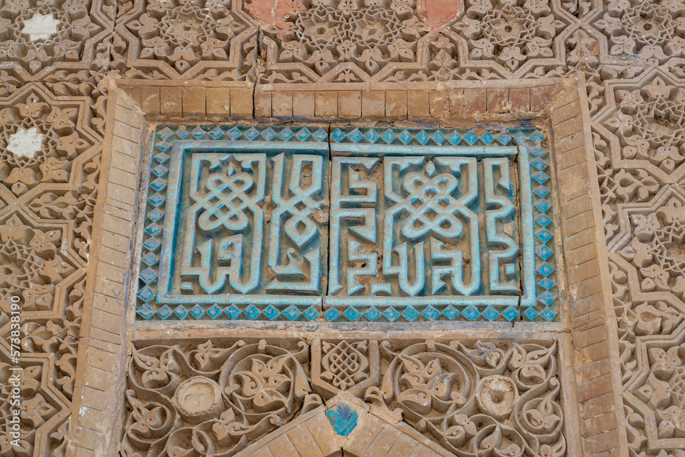 Obraz premium Detail view of beautiful ancient terracotta and turquoise blue ceramic decor on exterior wall of historic Mazar-i-Sharif islamic shrine near Panjakent or Penjikent, Sughd, Tajikistan