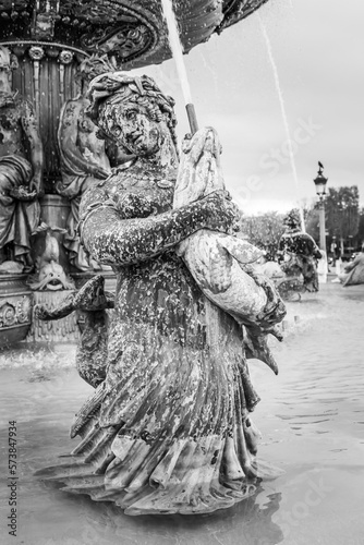 Quadro em tela Close up on a naiad of a water fountain on the Place de la Concorde square in Pa