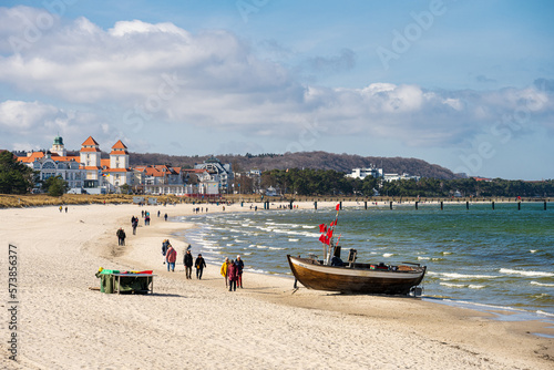 Landschaft eines Küstenstreifen an der Ostsee bei Binz auf Rügen photo