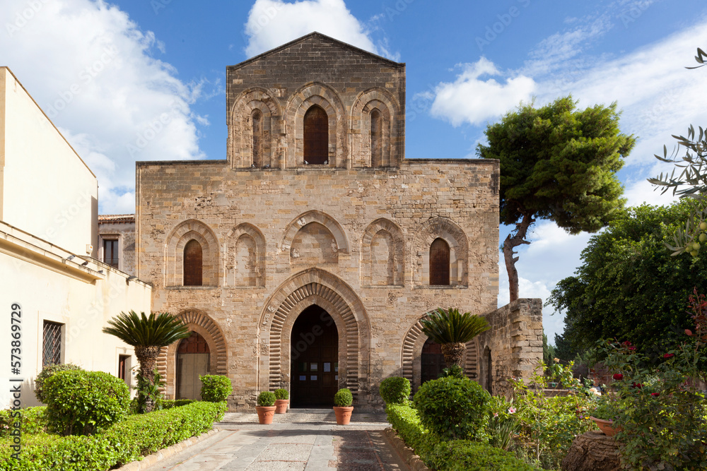 Palermo. Facciata con giardino della chiesa della SS. Trinità, conosciuta come chiesa della Magione,