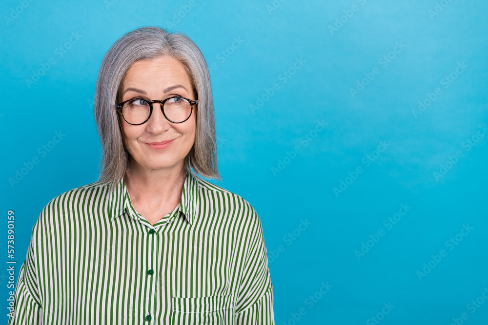 Photo of smart business hr manager senior chief woman white bob hair wear shirt glasses look empty space idea isolated on blue color background Photo of smart business hr manager senior chief woman white bob hair wear shirt glasses look empty space idea isolated on blue color background