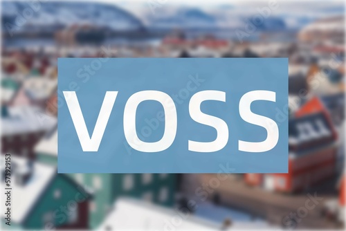 Voss: Der Name der norwegischen Stadt Voss in der Region Hordaland vor einem Hintergrundfoto photo