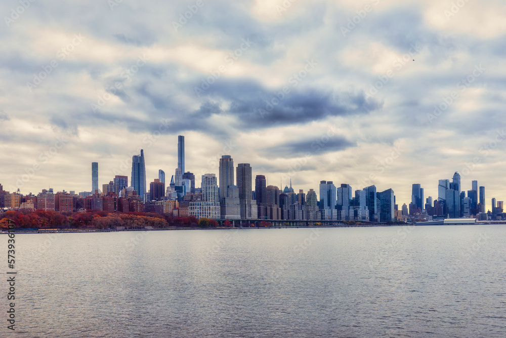 Scenic view of the New York Manhattan skyline seen from across the Hudson River in Edgewater, New Jersey Scenic view of the New York Manhattan skyline seen from across the Hudson River in Edgewater, New Jersey