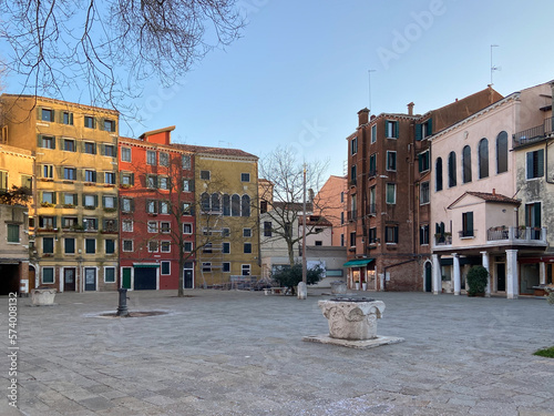 Quadro su tela closed wells on square in jewish Ghetto in Cannaregio district in Venice city in