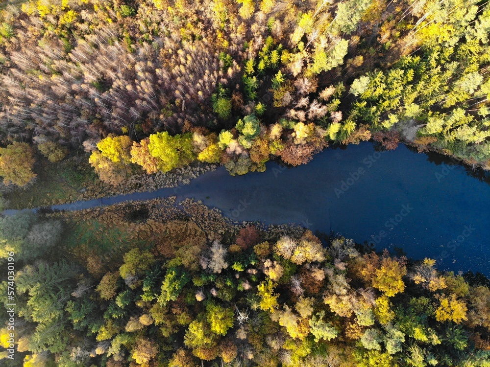 Top-Down Luftaufnahme der Weidatalsperre bei Piesigitz im Herbst, Thüringen / Deutschland