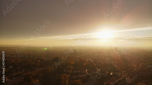 Luftaufnahme von Delitzsch mit Gegenlicht und schwarzem Himmel, Sachen / Deutschland