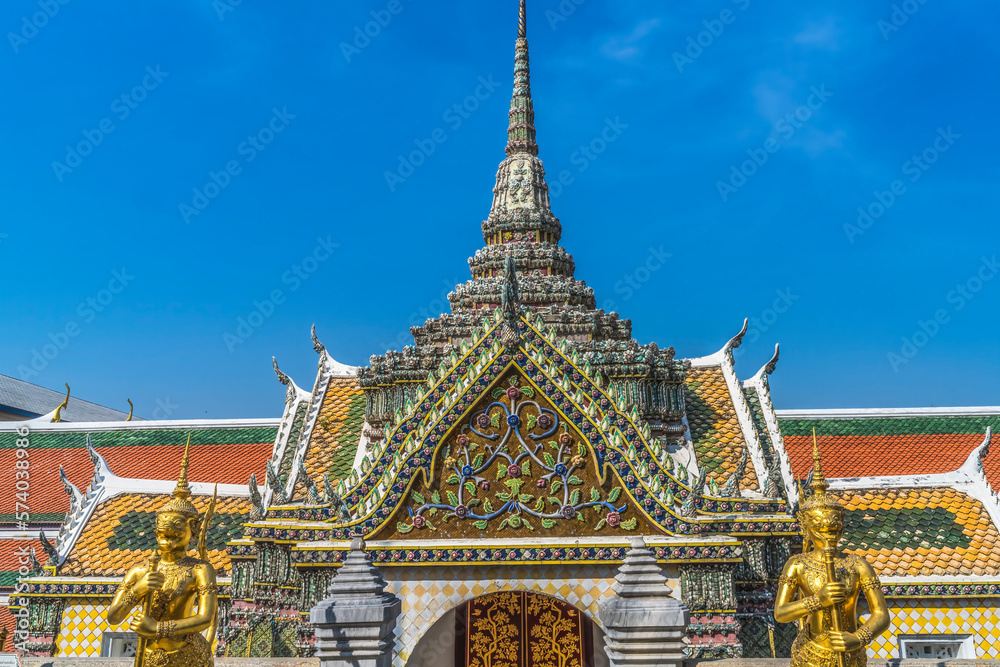 Fototapeta premium Gold Gaurdians Hor Phra Naga Grand Palace Bangkok Thailand