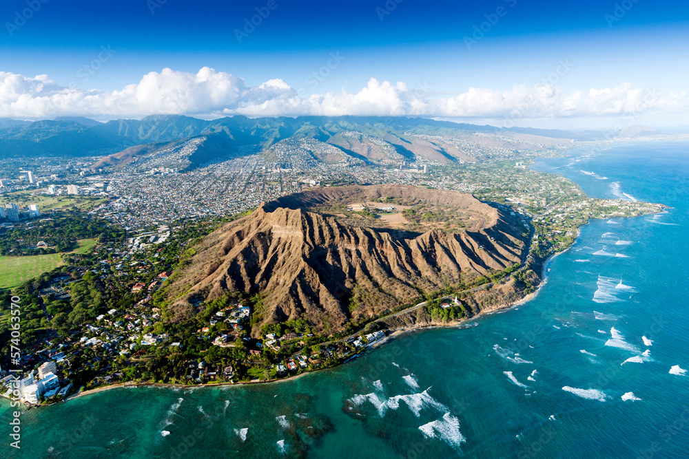 Aerial Photography,Helicopter.Diamond Head Crater.Honolulu,Oahu,Hawaii,USAAloha Shirt Store,Waikiki - obrazy, fototapety, plakaty 