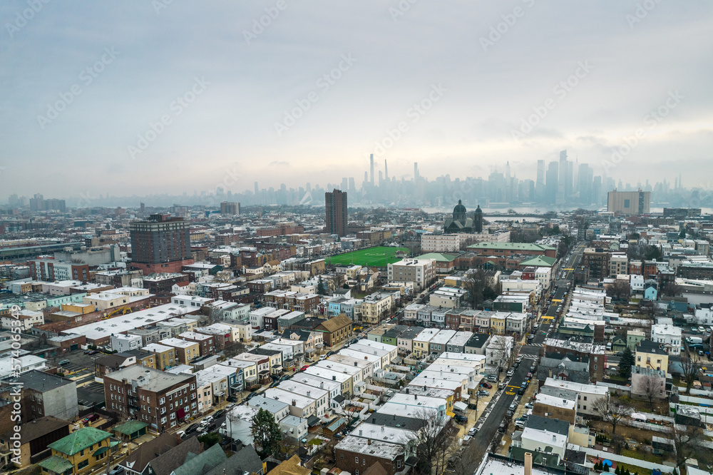 Fototapeta premium Cloudy Manhattan Skyline from New Jersey