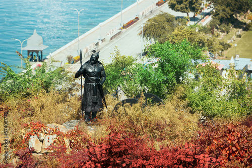 Fototapete Bronze statue of Hakim Khan Suri, sur (a pathan) holding spear standing near can