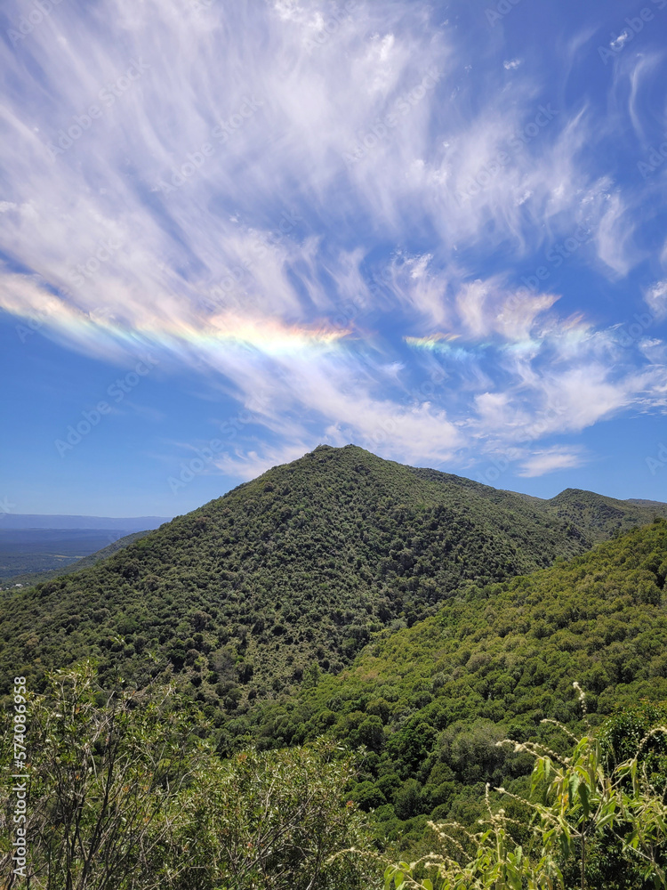 Obraz premium arcoiris en la montaña