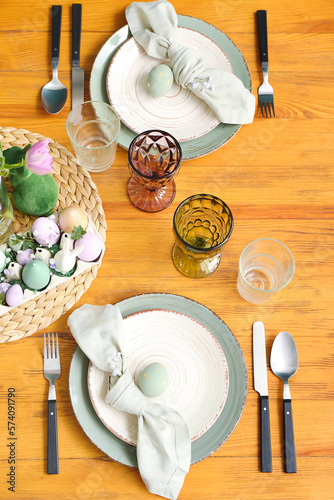 Elegant easter holiday tabl...