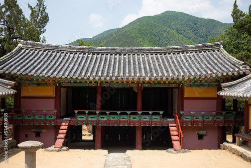 한국의 유명한 여행지 중 하나 인 경주의 불국사, 괘릉, 그리고 한국의 서원중 하나 인 경주 옥산서원의 풍경 photo