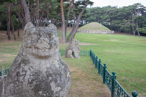 한국의 유명한 여행지 중 하나 인 경주의 불국사, 괘릉, 그리고 한국의 서원중 하나 인 경주 옥산서원의 풍경 photo