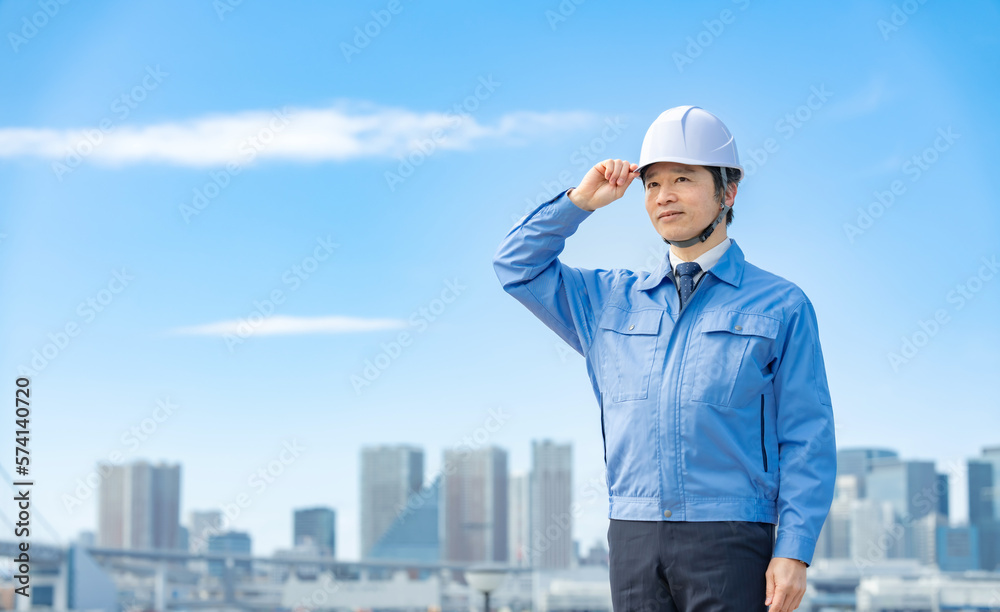 建築・男性・青空 建築・男性・青空