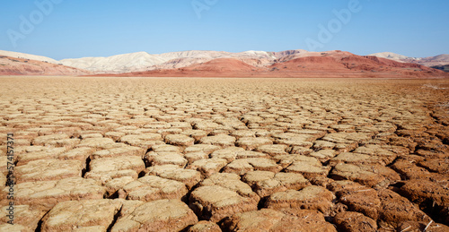 Obraz na płótnie climate change- Dried up lake, no rain- Africa w salonie