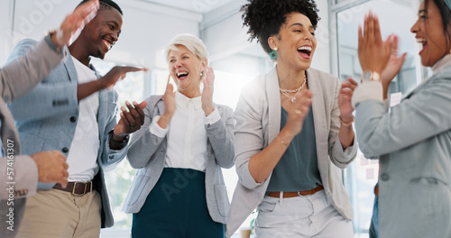 Foto High five, team and support with business people and success, celebrate winning and solidarity with teamwork