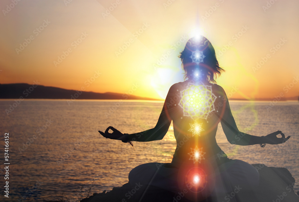 Silhouette of woman in yoga pose on beach sunset view, glowing s - obrazy, fototapety, plakaty 
