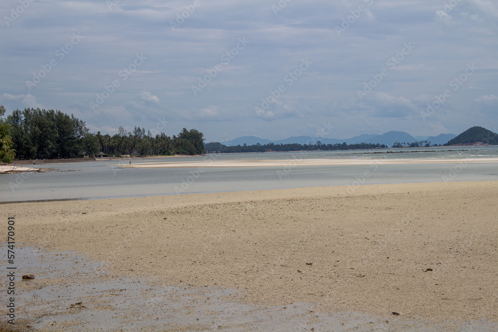 Meer Strand in Thailand bei Ebbe 