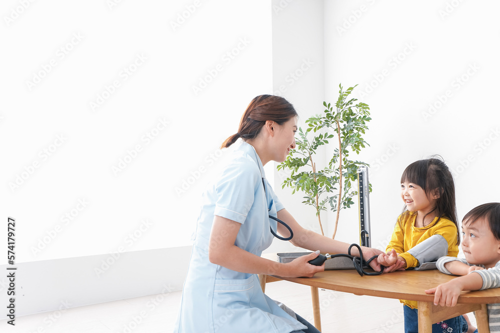 看護師と子どもたち 看護師と子どもたち