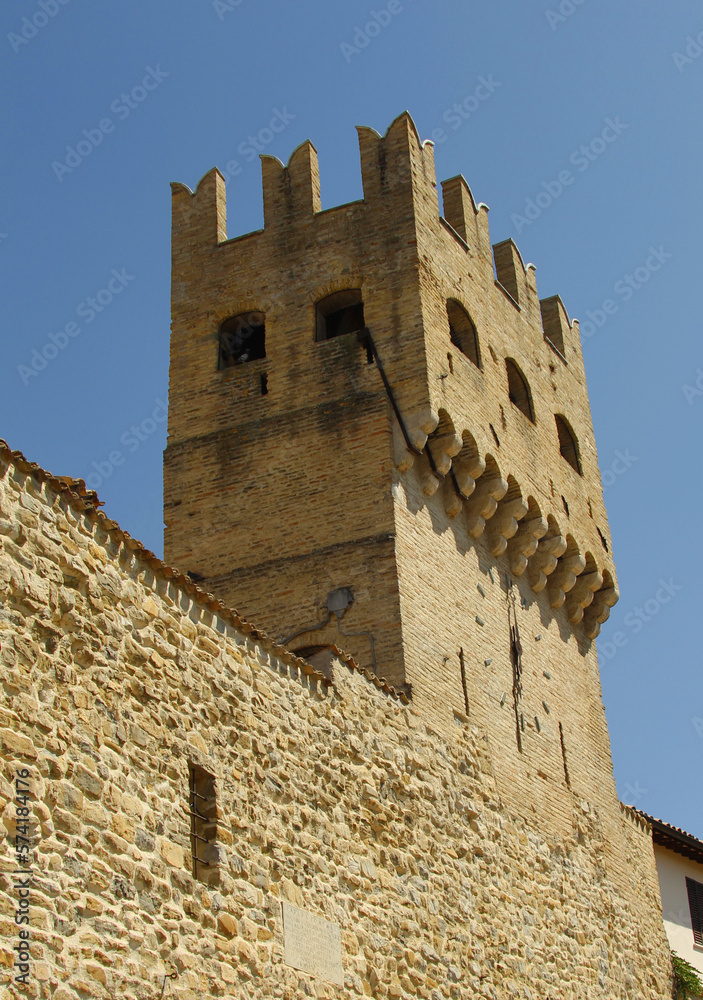 Montefalco: La torre della porta principale