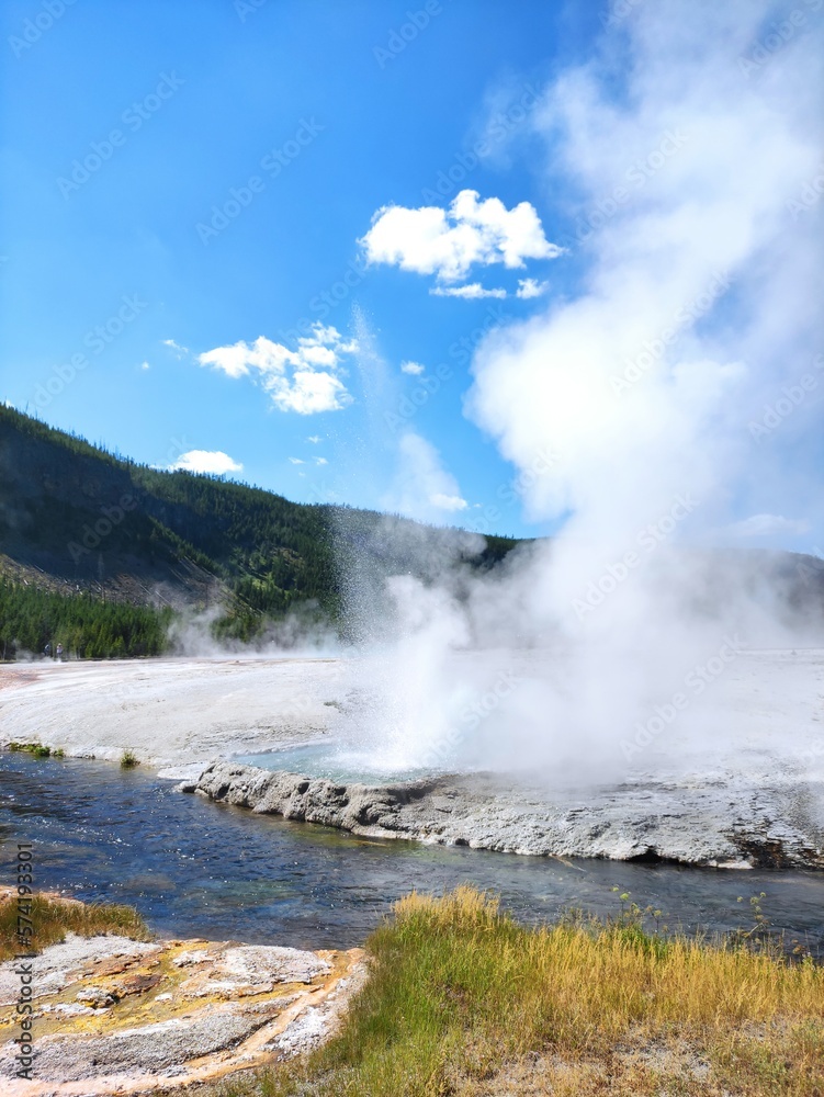 geyser's eruption in yellowstone park