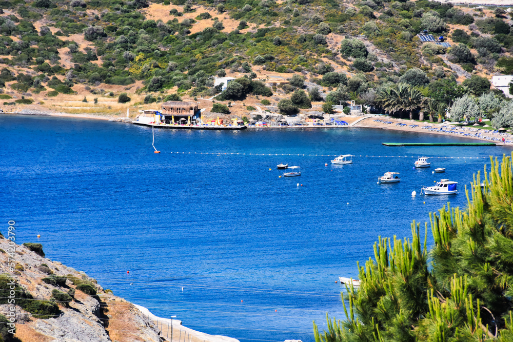 Obraz premium The view of Canak bay in Foca Izmir, one of the magnificent famous bays of Foca-Izmir, the boats and peninsulas in front of it.