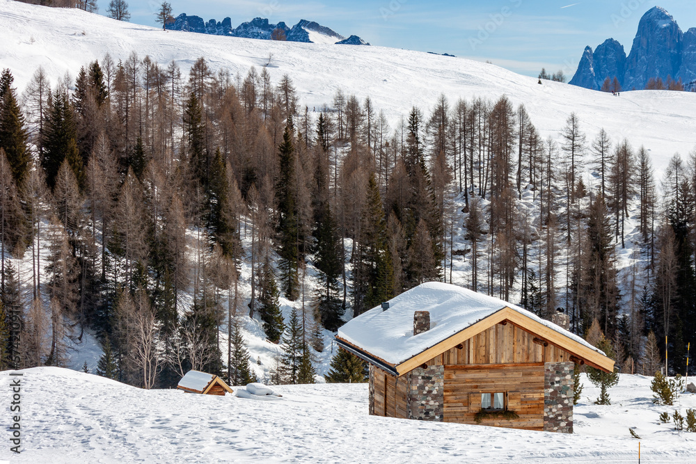 Chalet a Valfreda e Fuciade in Val di Fassa e Val Falcade, Trentino, Dolomiti, alpi italiane. Chalet a Valfreda e Fuciade in Val di Fassa e Val Falcade, Trentino, Dolomiti, alpi italiane.