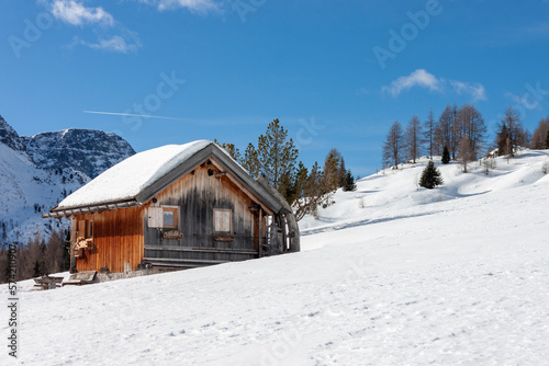 Chalet a Valfreda e Fuciade in Val di Fassa e Val Falcade, Trentino, Dolomiti, alpi italiane. © xiaoma