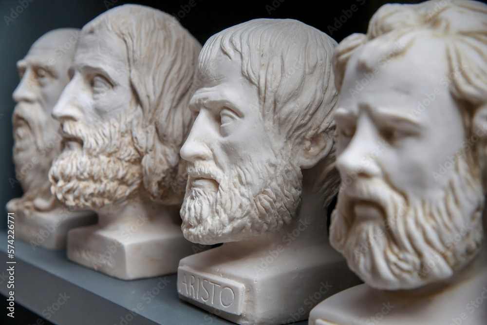 Foto de Plaster bust of philosopher Aristoteles and group of other