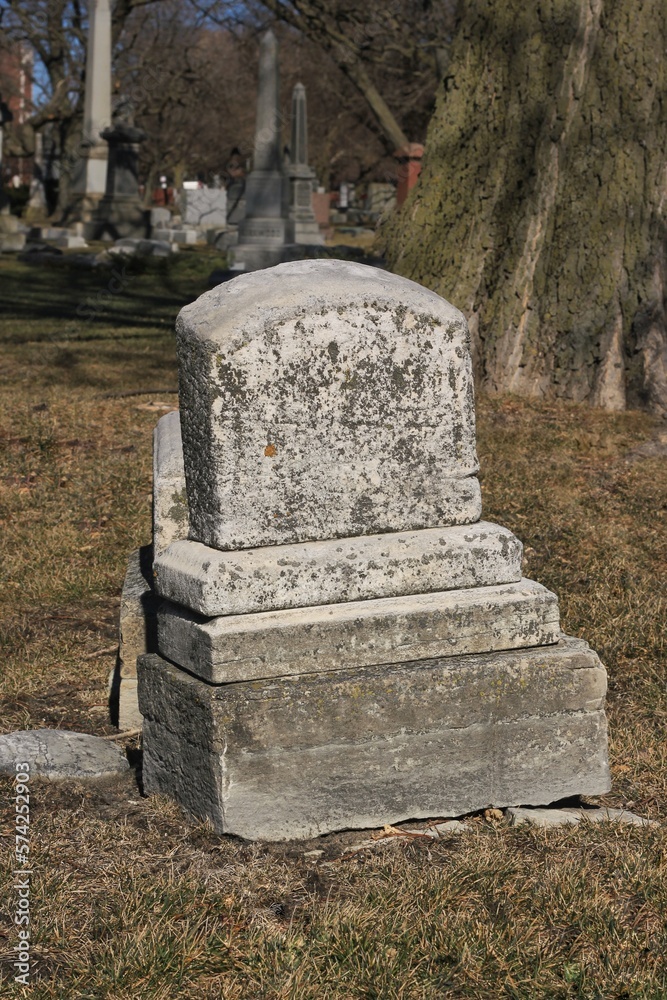 Fototapeta premium old gravestone with a blank epitaph